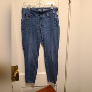 AMAZON Essentials  Skinny Jeans Versatile Fit SIZE 10short‎